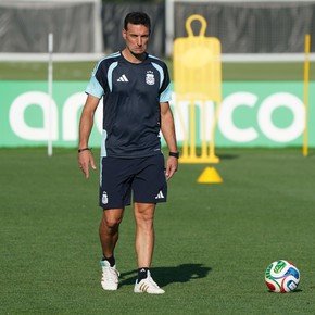 Scaloni: de "no sería descabellado que repita el equipo" a "pintaba más negro de cómo está ahora"