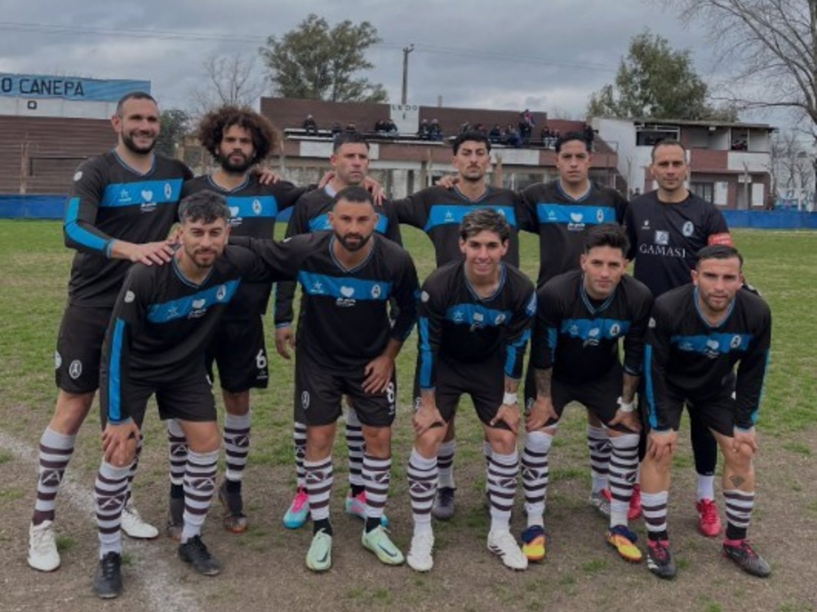 Insólito: un club argentino fue visitante en su propia cancha :: Olé