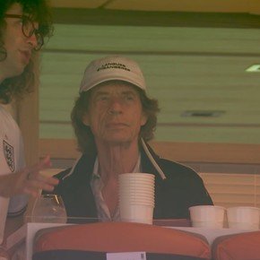 Visita de lujo: Mick Jagger, presente en el Miami Stadium para ver el Inglaterra-Noruega