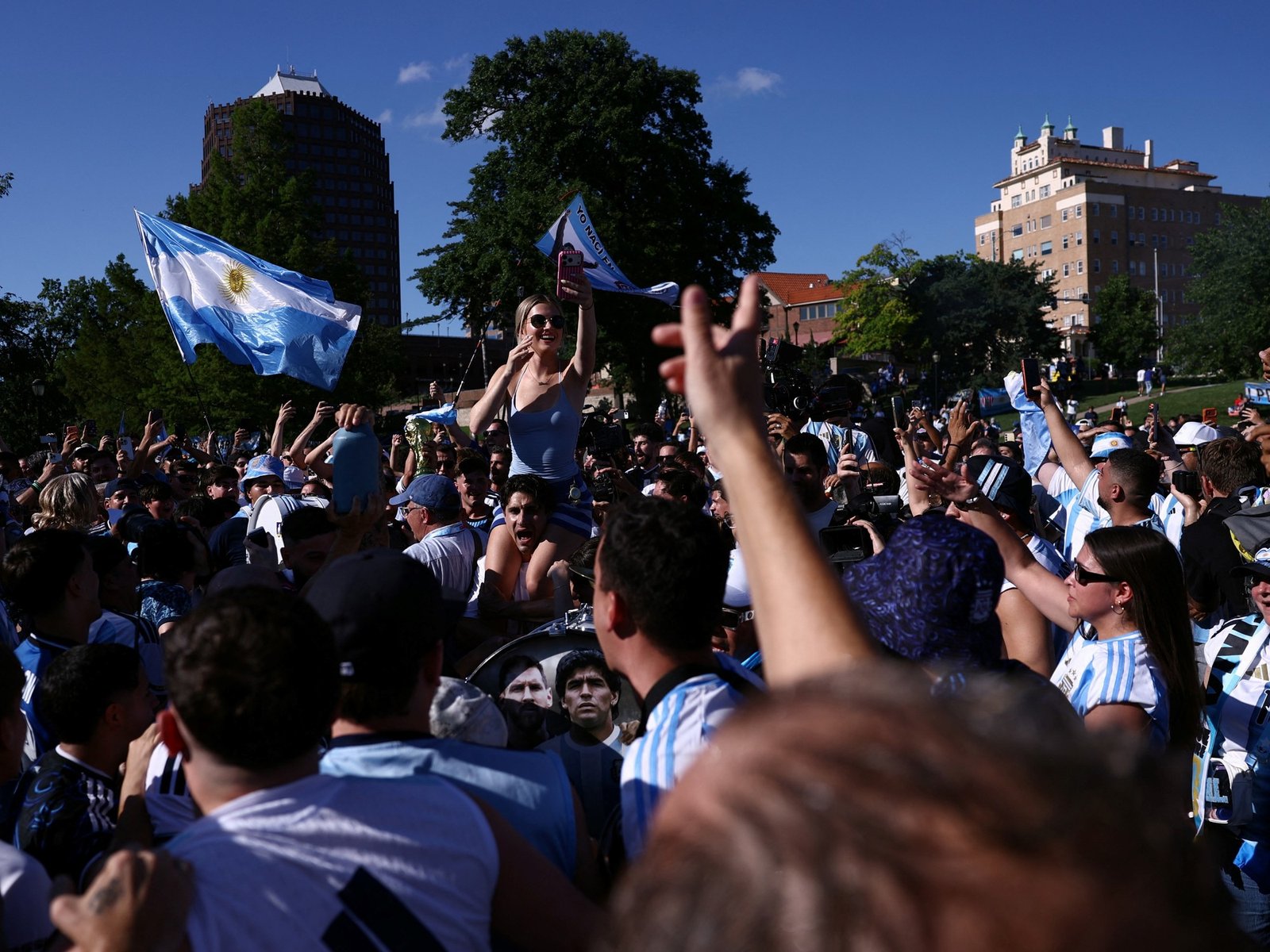 Kansas se tiñe de Albiceleste: el banderazo de Argentina antes del cruce con Suiza en cuartos :: Olé