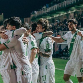 Con sufrimiento, Banfield le ganó 3-2 a Sarmiento en el Florencio Sola