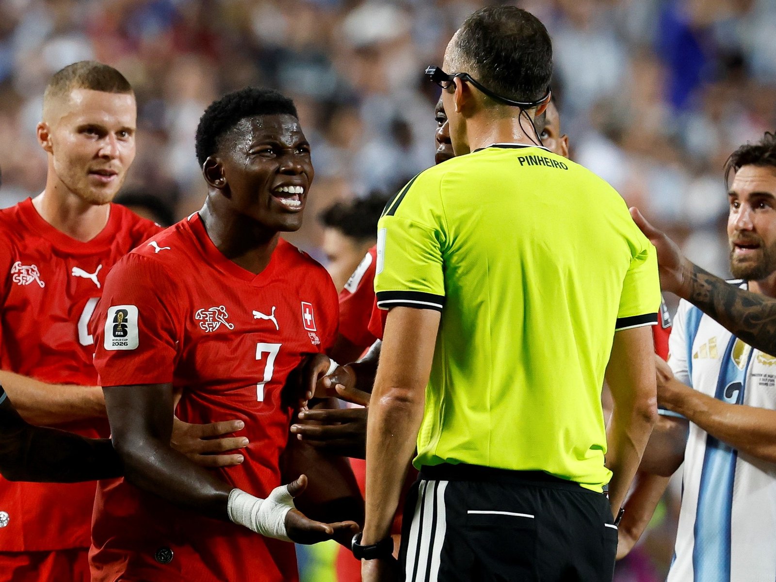 La FIFA respaldó la expulsión de Embolo ante Argentina y salió al cruce de la aclaración de la IFAB