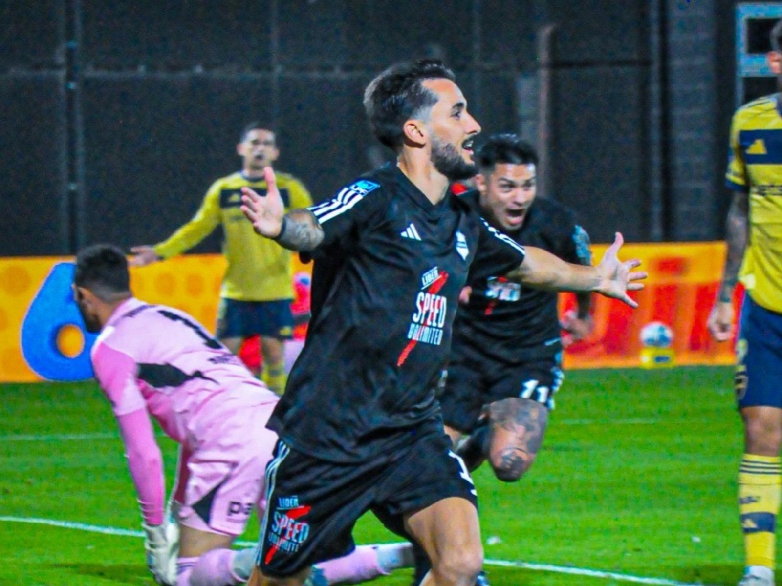 La curiosa situación de Riestra: solo ganó dos partidos en el año, y ante equipos grandes :: Olé