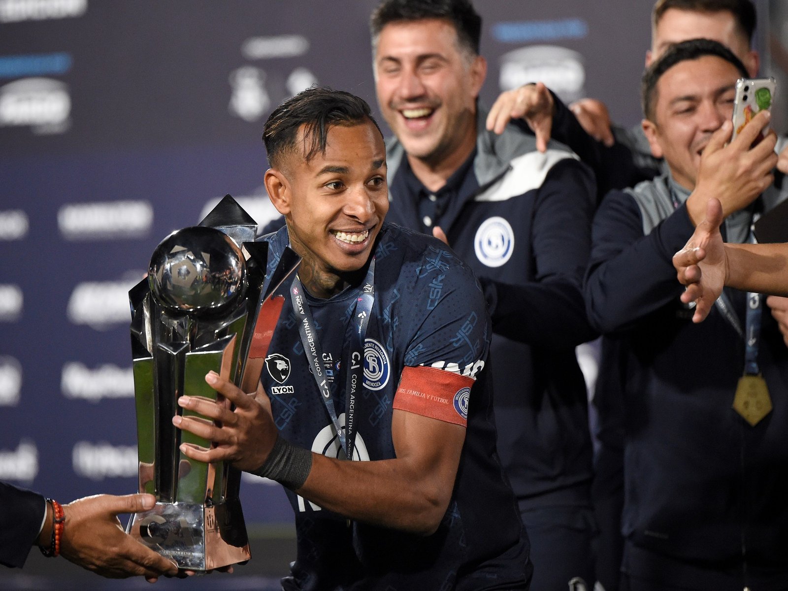 La despedida de Villa de Mendoza antes de sumarse a Boca: “Hay camisetas que…” :: Olé