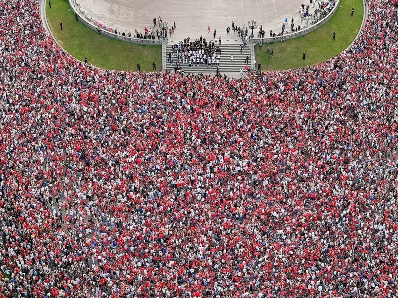 Más de 120 mil personas recibieron en Oslo a la Selección de Noruega tras la histórica actuación en el Mundial 2026