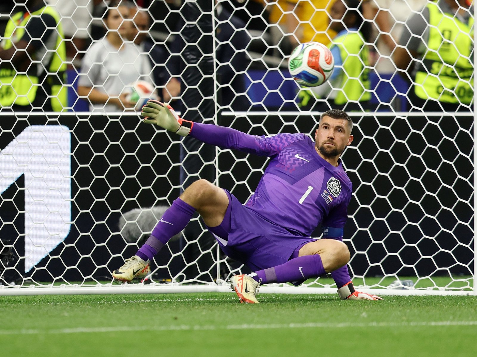 Mathew Ryan no sólo no atajó ninguno sino que Mo Salah lo dejó en ridículo