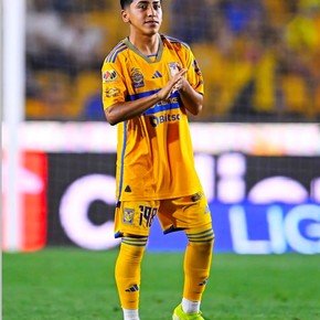 La historia de Chicha Sánchez: mide 1,55 metros, fue rechazado por su altura y hoy la rompe en México