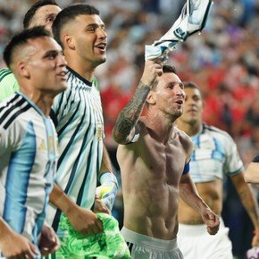 Messi con Olé: de "Inglaterra es especial" a "este grupo no se cansa de hacer historia"