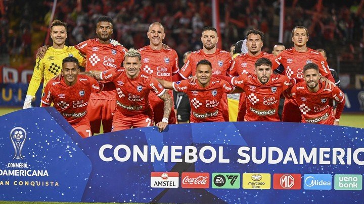Cienciano visita a Lanús.