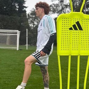 Barco sigue en Modo Mundial: antes de ser oficializado en Chelsea, se entrenó vestido con la camiseta de la Selección 
