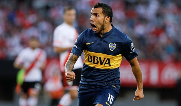 Tevez, el ídolo que volvió en plenitud y la rompió (AP Photo/Natacha Pisarenko, File).