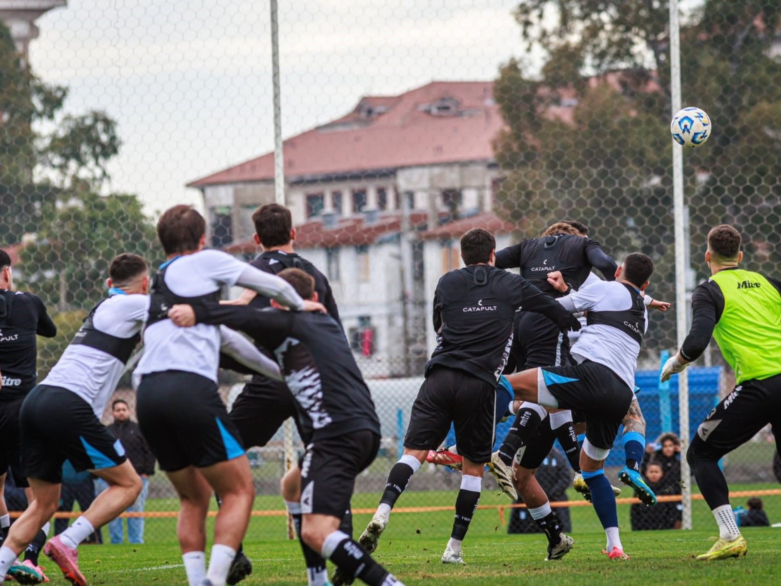 Racing goleó en su último amistoso antes del debut de Vojvoda :: Olé