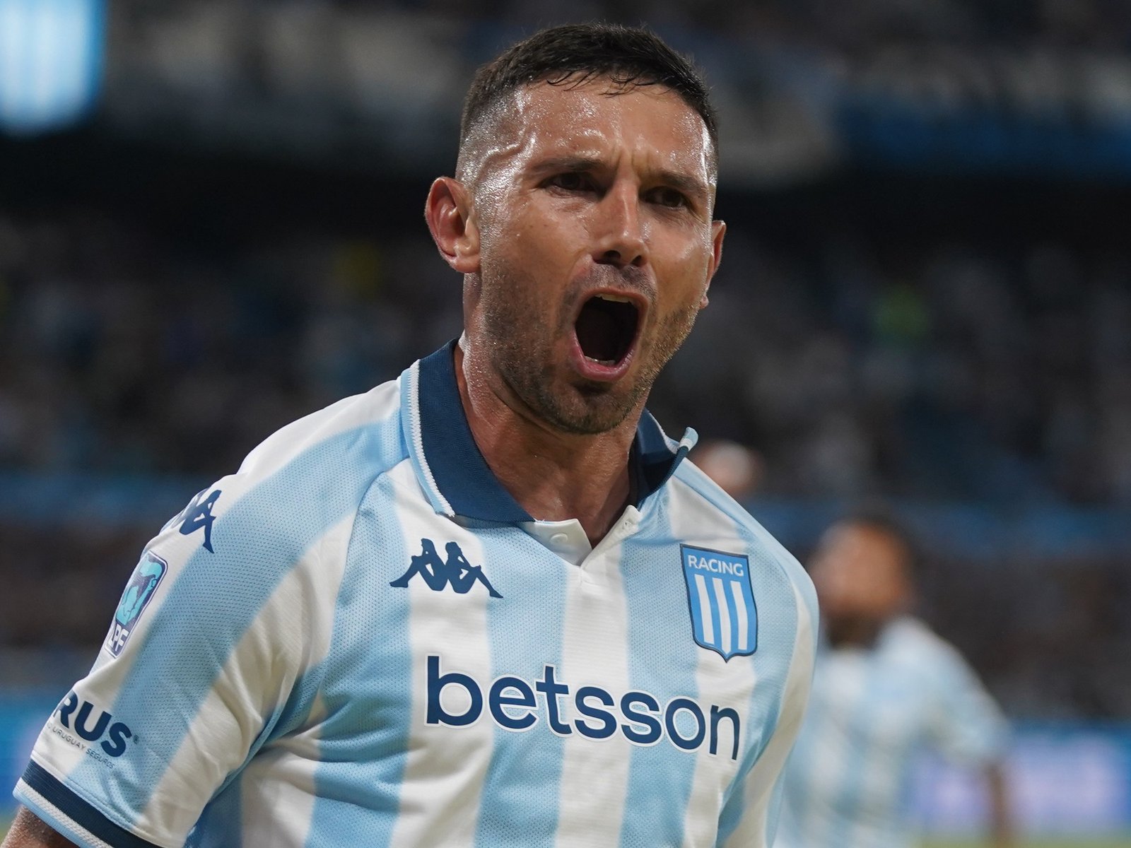 Racing sin su 9 figura: las bajas de Martínez y Di Cesare complican a Vojvoda :: Olé