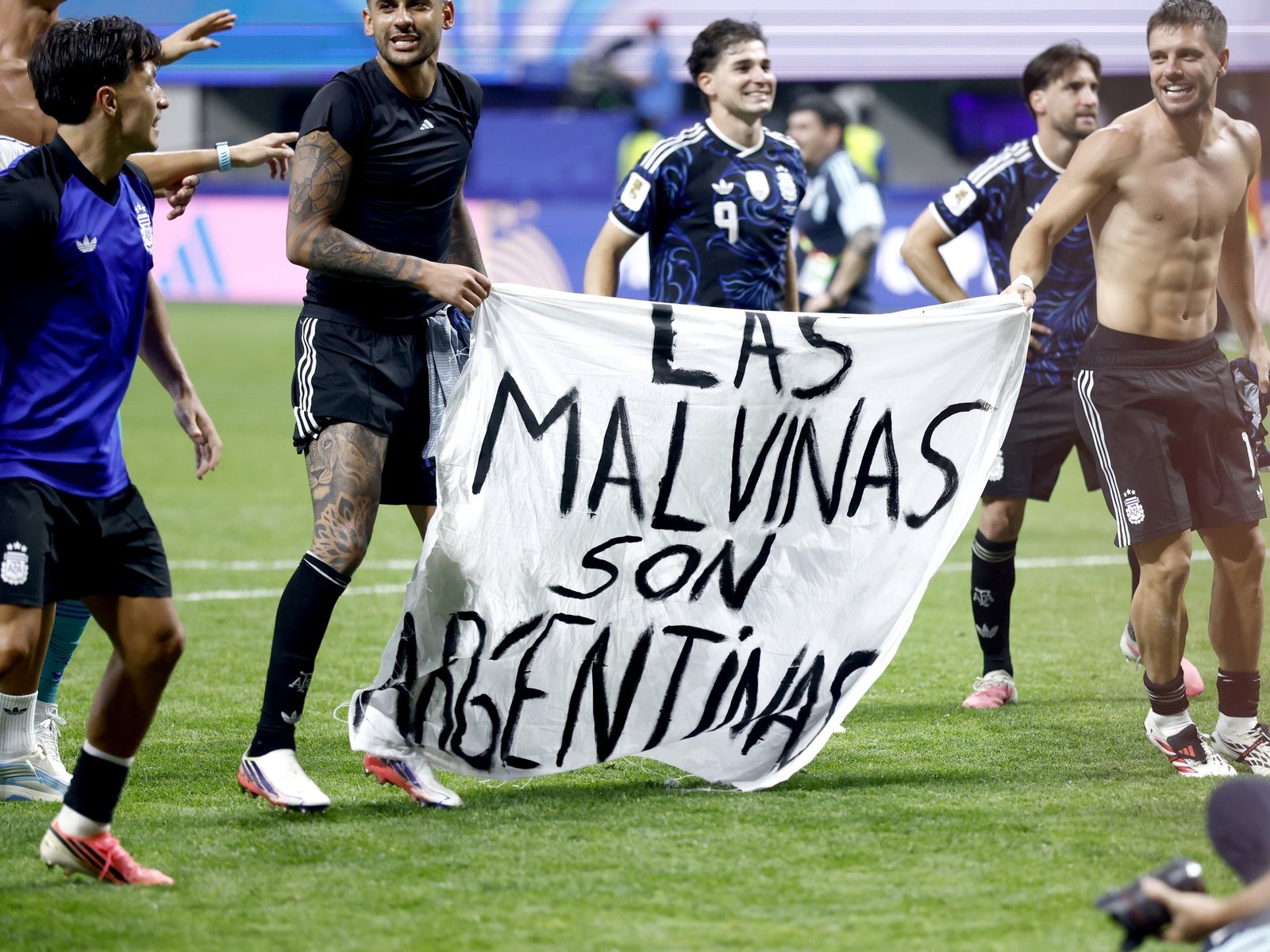 Reino Unido le pidió a la FIFA que investigue a la Argentina por la bandera sobre las Islas Malvinas en el Mundial