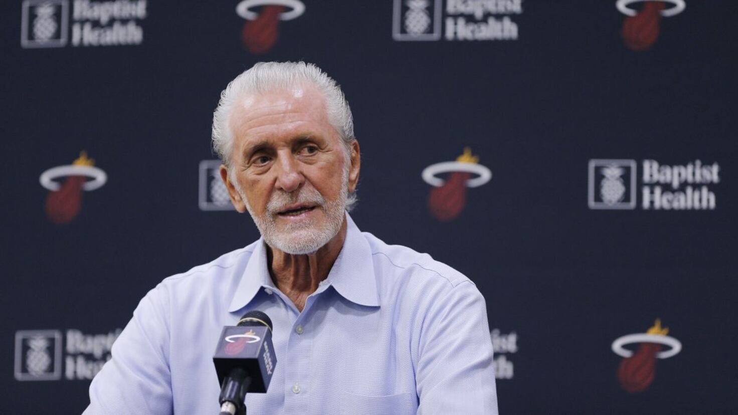 Riley no se retira: "Tengo 77 años y me hago más fondos que tú"