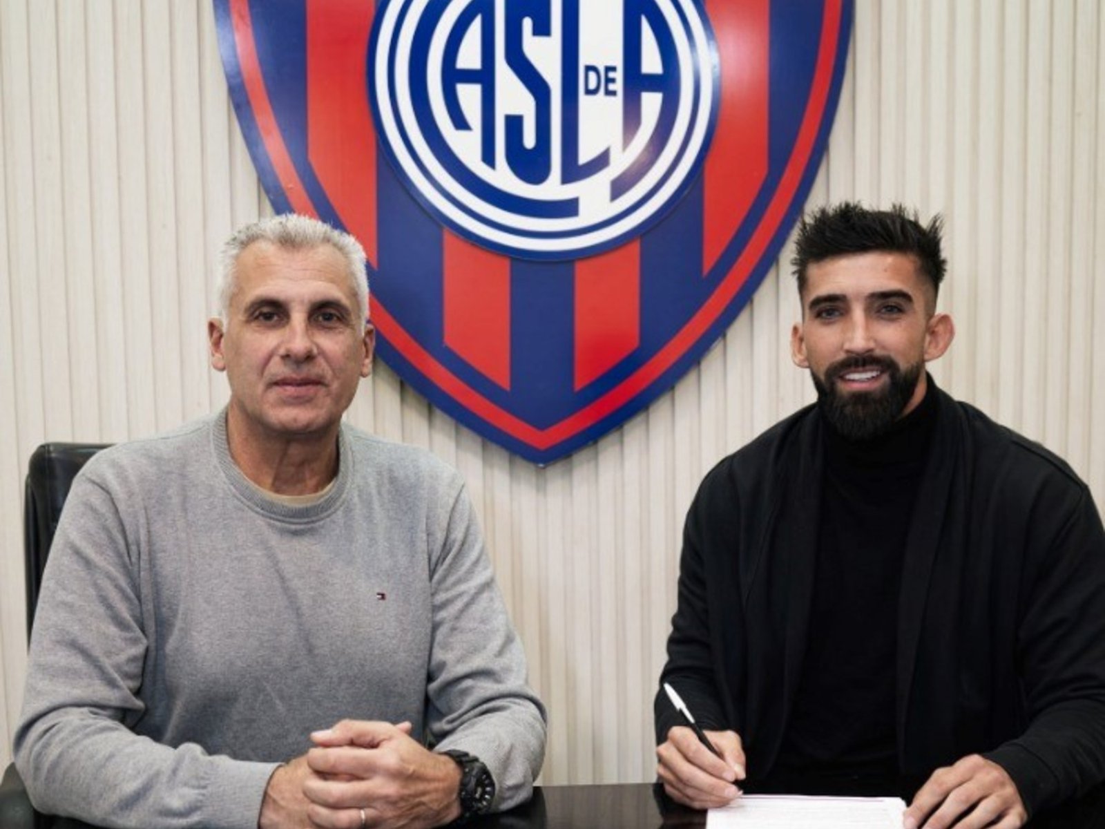 San Lorenzo presentó a Emiliano Amor: "No me imagino lo que debe ser jugar con toda esa gente" :: Olé