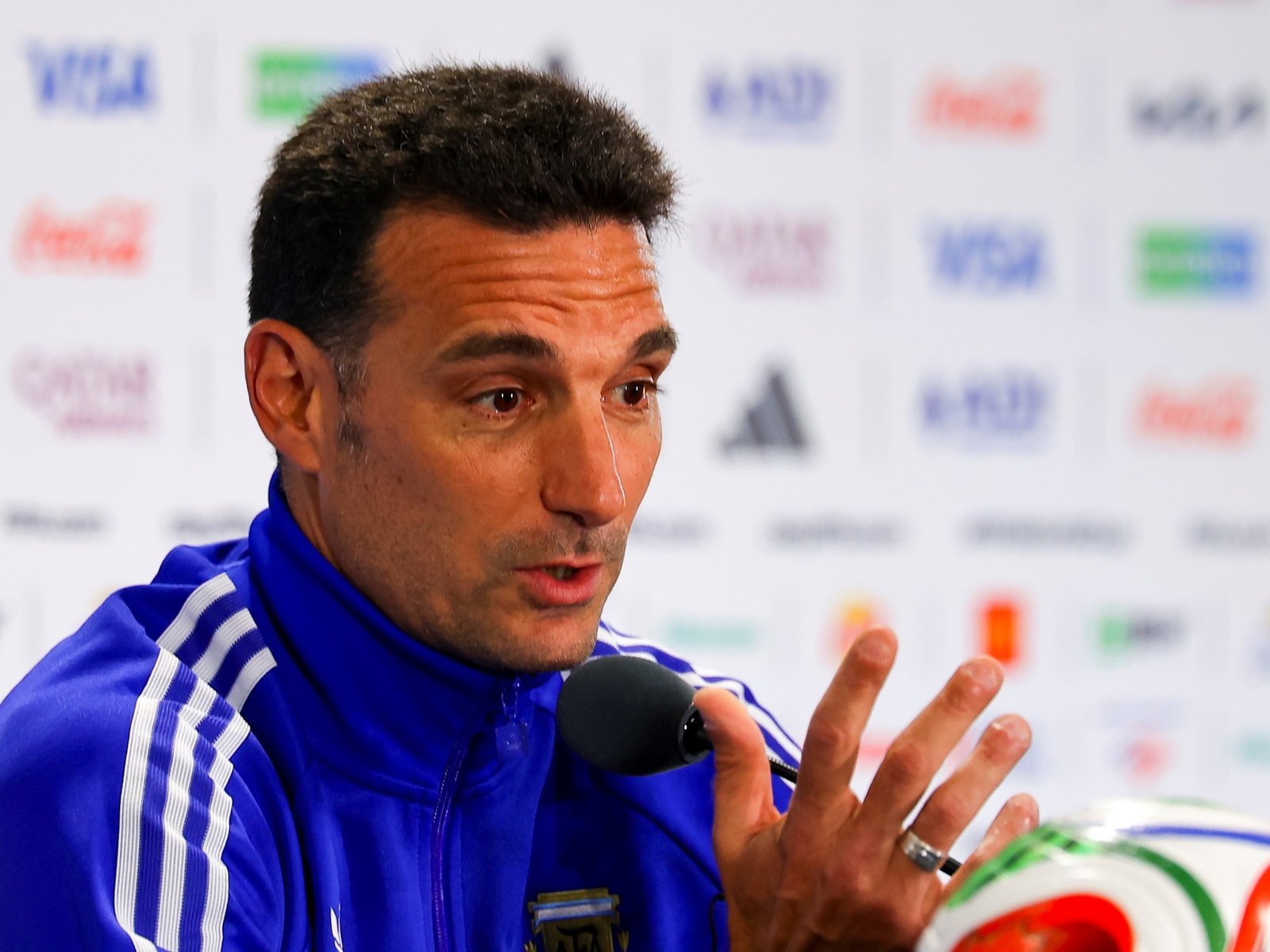 Scaloni: de "no hay favoritismo a Argentina" a "si Leo quiere va a patear él los penales" :: Olé