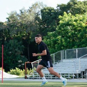 "Dejó de ser profesional": las duras críticas de un histórico de River a Juanfer Quintero