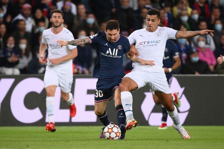 Messi contra Laporte en un PSG - Manchester City por la Champions, en 2021)