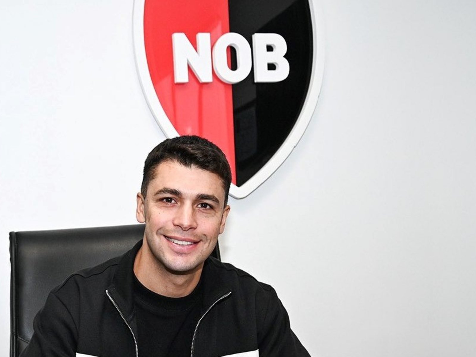 Un mimo para la continuidad de Frank Kudelka: Newell's anunció la llegada de otro refuerzo :: Olé