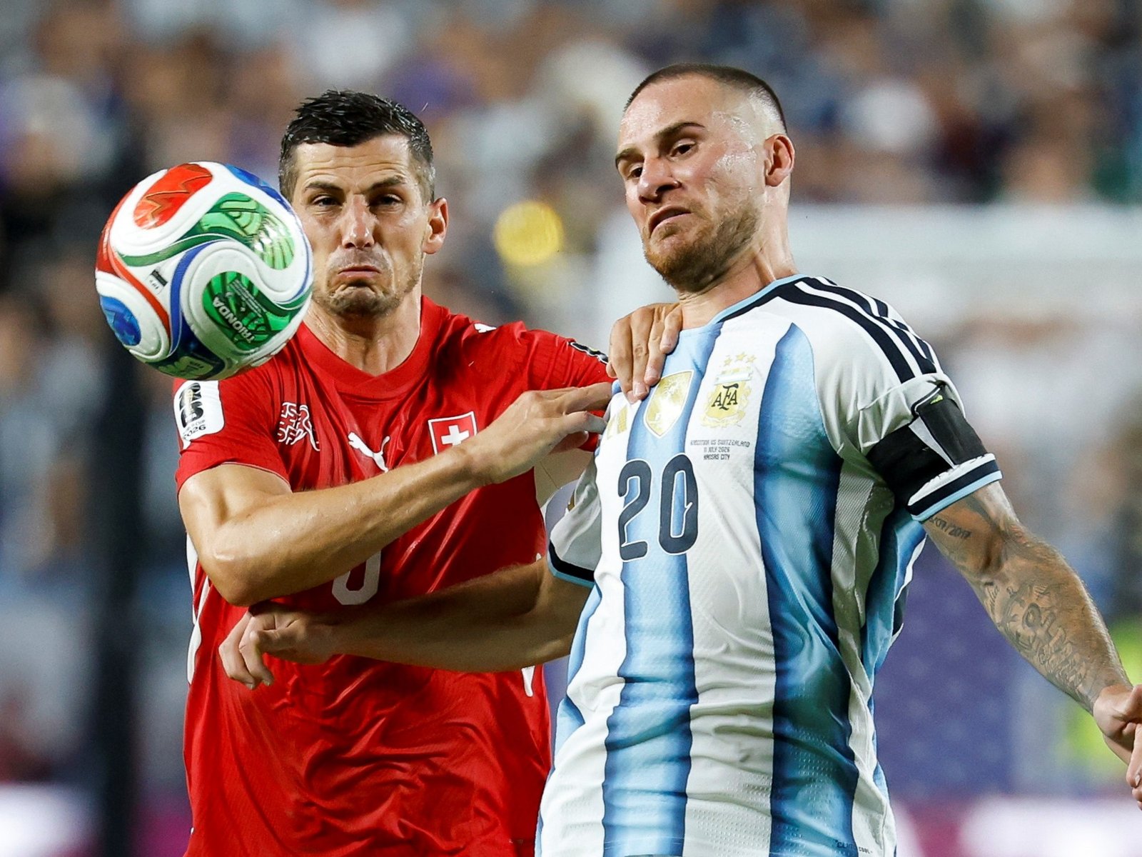 Uno de los jugadores suizos, tras la derrota ante Argentina: "Lo perdimos por culpa del árbitro" :: Olé