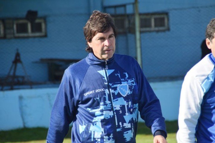 Gustavo Puebla dejó su cargo tras la derrota ante Talleres RE (Foto: Prensa CADU)