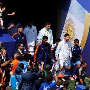 El gesto de Messi con todos los jugadores del Barcelona antes de la final
