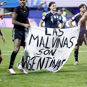 El Gobierno británico pidió a la FIFA que investigue a la Selección por la bandera de Malvinas