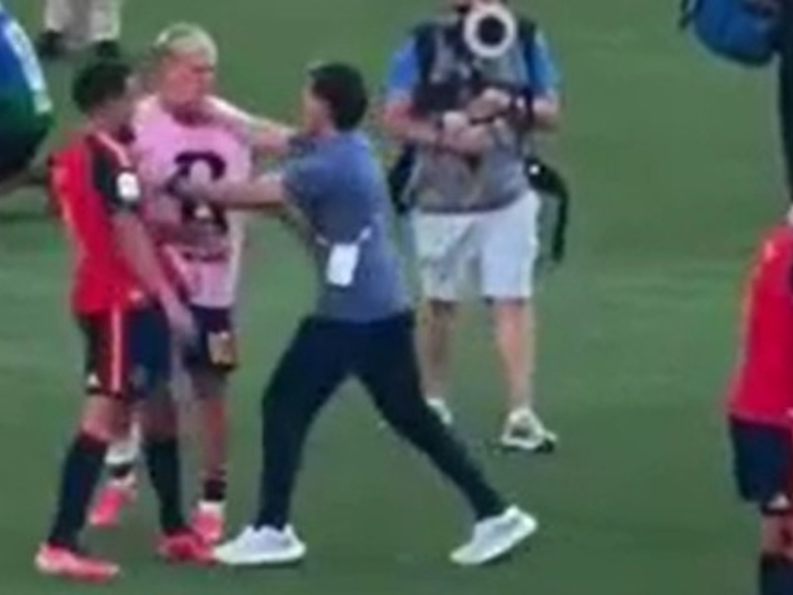 Video: el “cortito” del Ratón Ayala a Dani Olmo tras la final del Mundial 2026 :: Olé