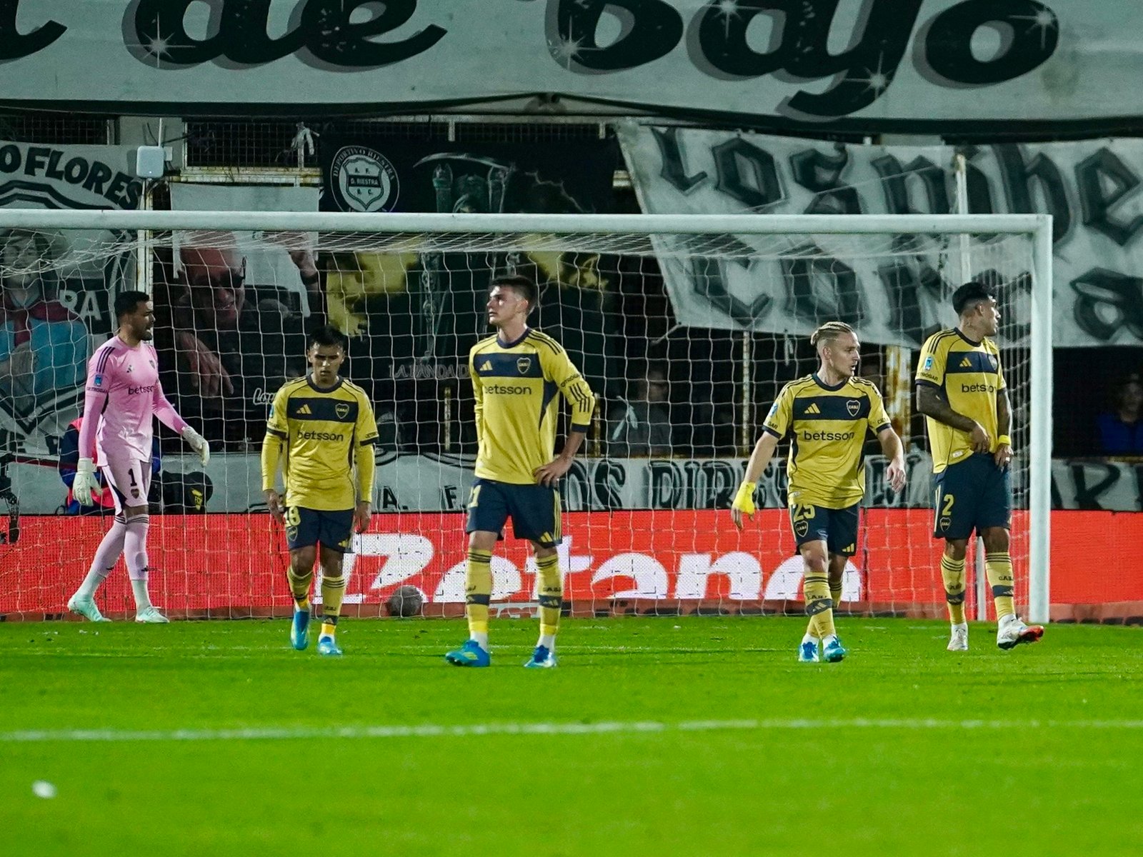 Video: mala marca de Boca en los dos goles de Riestra :: Olé
