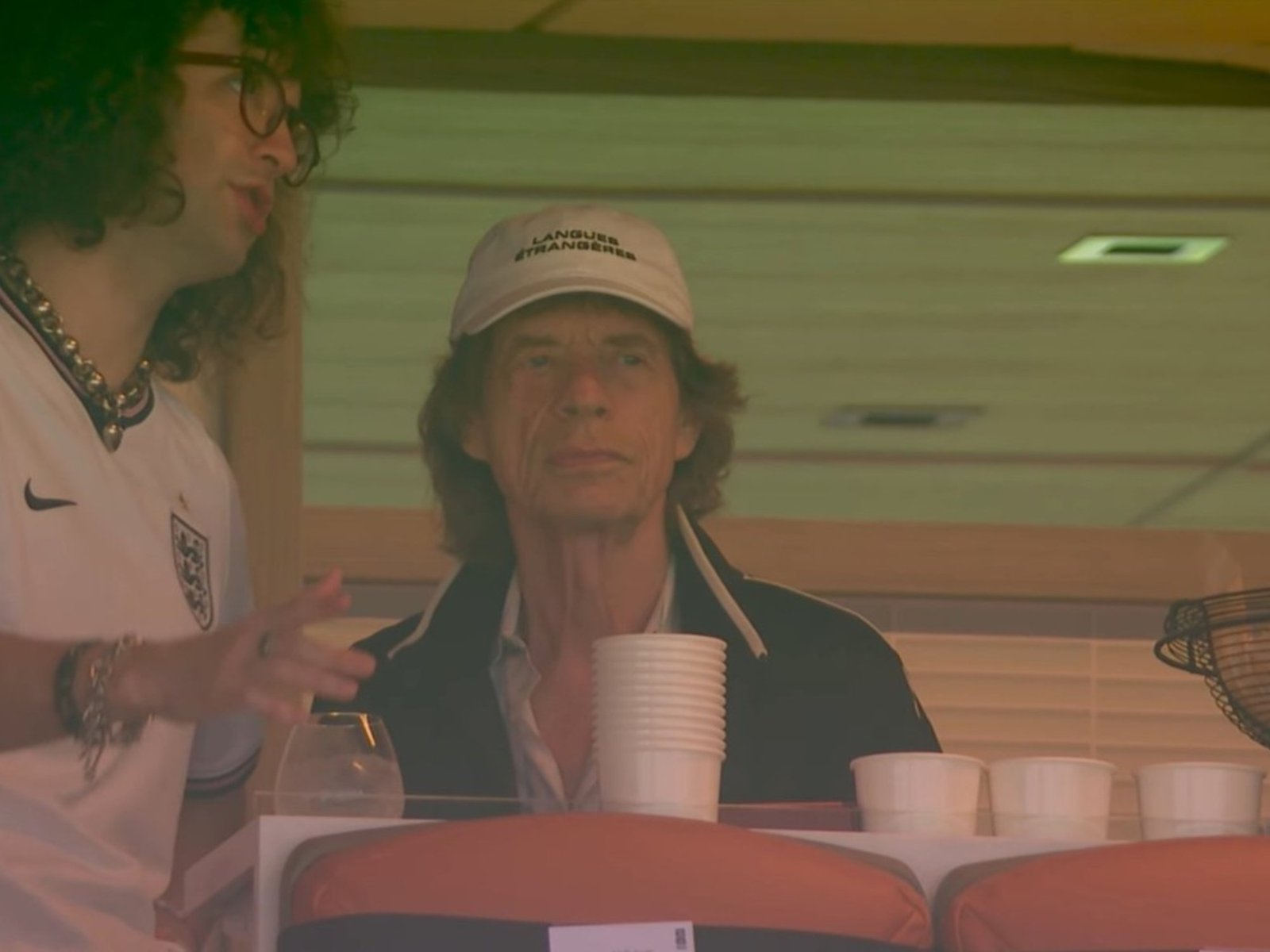 Visita de lujo: Mick Jagger, presente en el Miami Stadium para ver el Inglaterra-Noruega :: Olé