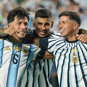 Un titular de la Selección lidera la lista para reforzar la defensa del Barcelona