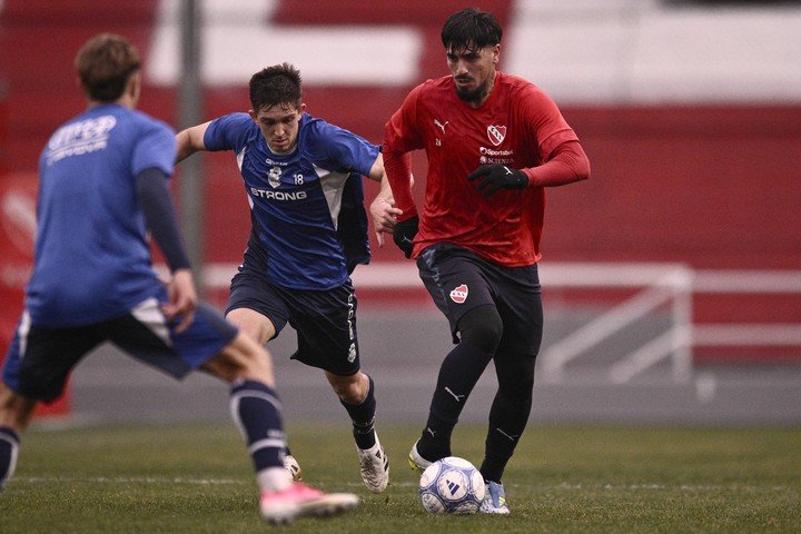 Lomónaco jugó un rato en el triunfo del Rojo. ¿Se va? (Foto: Prensa Independiente)