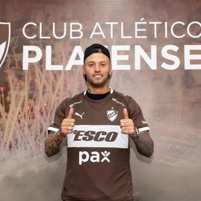 Platense presentó al Diente López, su nueva figura uruguaya