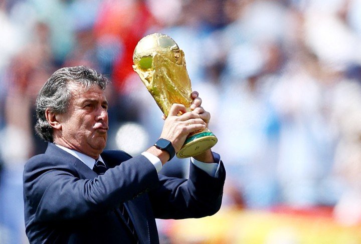 Kempes con la Copa del Mundo en 2026. (Reuters)