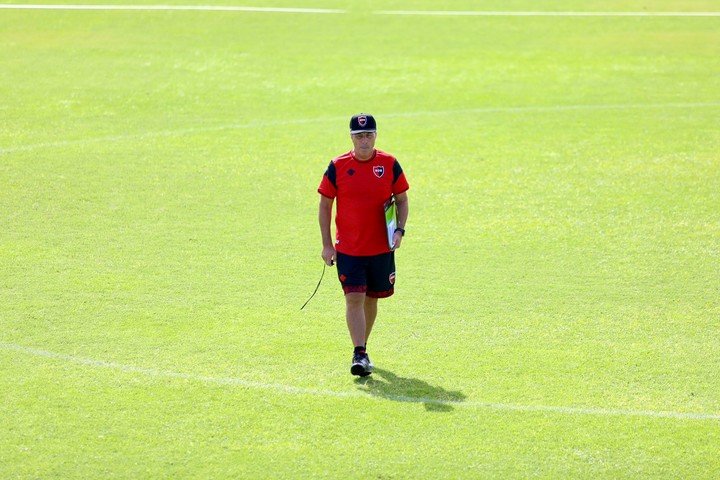 Frank Kudelka
Prensa Newells