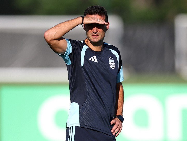 Lionel Scaloni en la práctica de este viernes en Kansas (Reuters). 