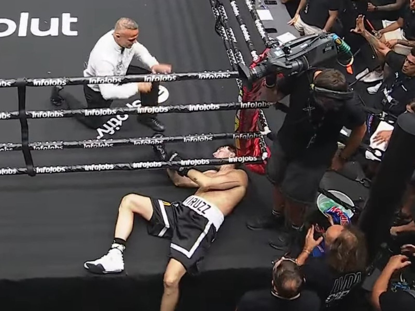 de los gestos de Gastón Edul a la piña de Gero Arias que casi saca del ring a Viruzz