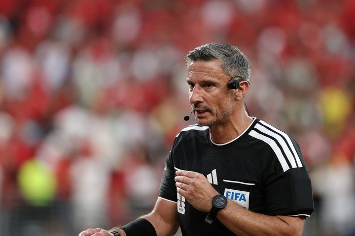 La UEFA considera a Slavko Vinčić como uno de los mejores árbitros de Europa. Foto: AP