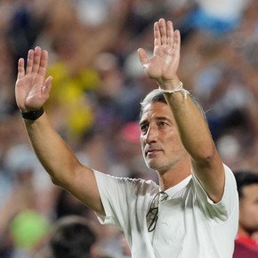 El DT de Suiza, tras la eliminación contra Argentina: "Esa regla destruyó el partido"