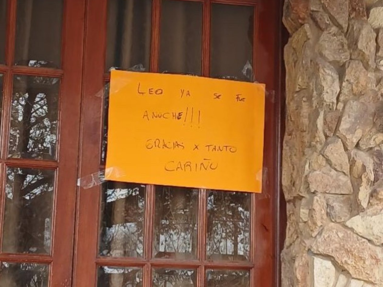 el sencillo cartel con el que anunció su partida tras una semana a puro cariño de la gente