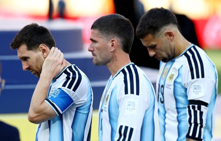 Messi, De Paul y Otamendi después de la final del Mundial. (REUTERS/Kai Pfaffenbach)