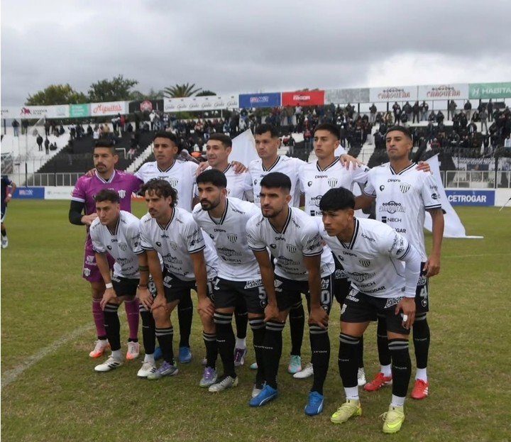 El Negro está último de la Zona A.(@clubchacoforever)