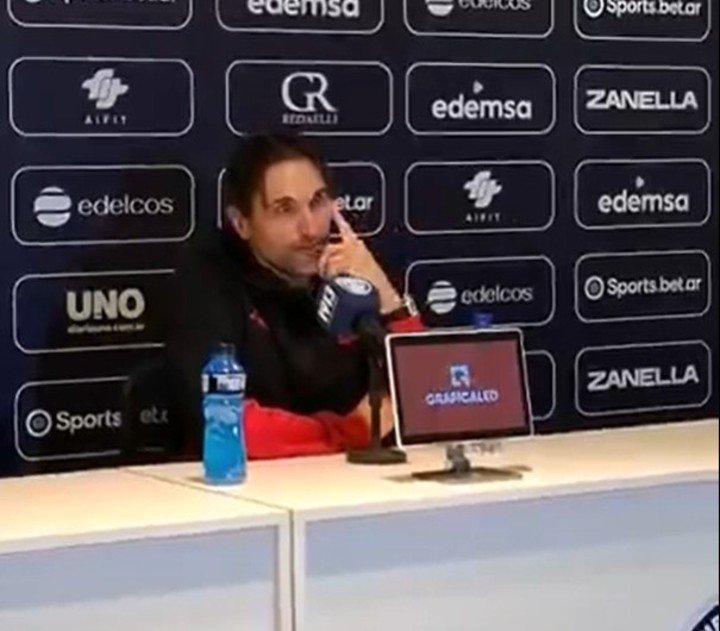 Diego Martínez en conferencia de prensa.