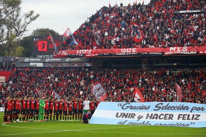 El homenaje a la Selección Argentina en Newell's - Talleres. (Foto: Prensa Newell's)

