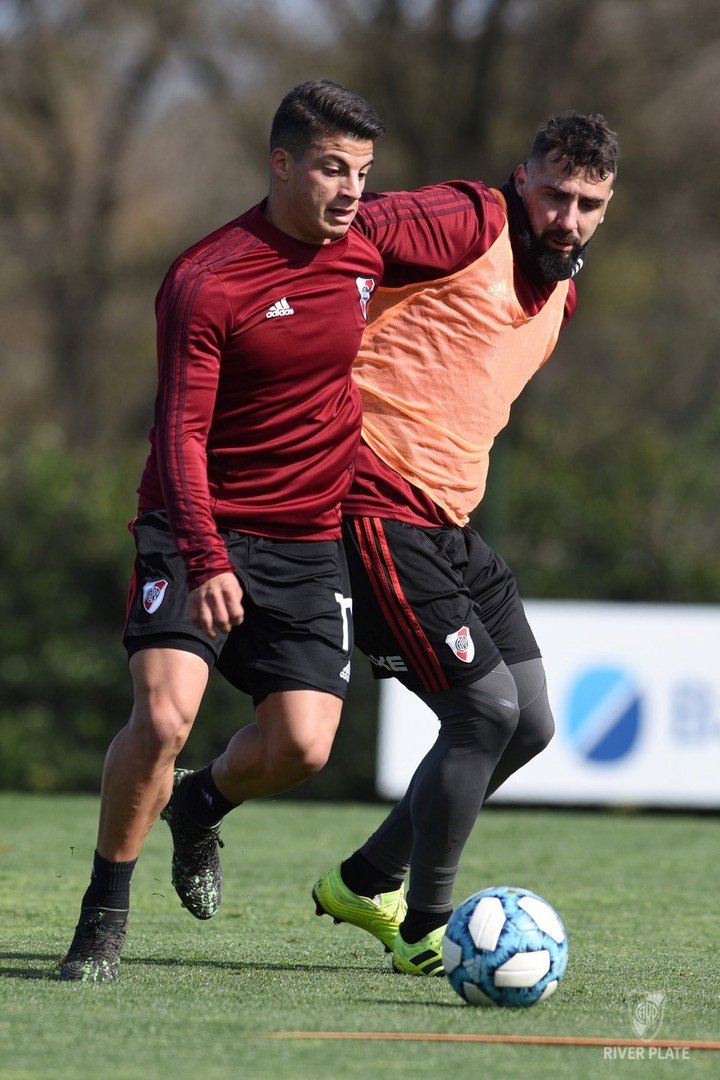 Elías Lopez junto a Lucas Pratto.