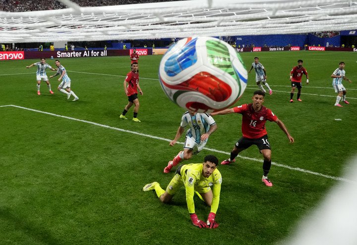 El gol de Messi contra Egipto desde una cámara ubicada dentro del arco. 