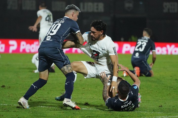Riestra le ganó a Independiente en el Laza.