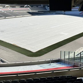 Transformación Monumental: los trabajos en el césped en medio de las obras de ampliación del estadio