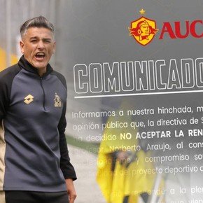 La insólita situación de un DT argentino en Ecuador: dimitió y después de un partido ¡le rechazaron la renuncia y volvió!